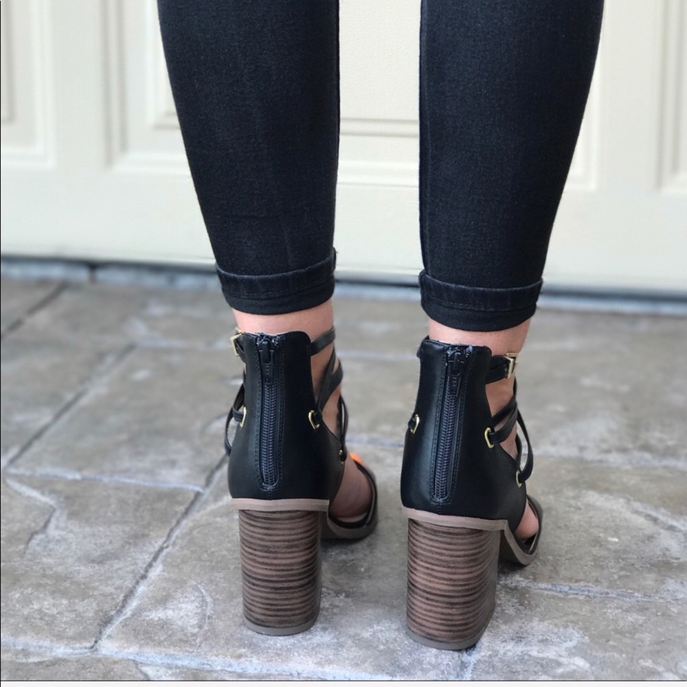 NIB Black Strappy Block Heel Peep Toe Sandals - Picture 3 of 5